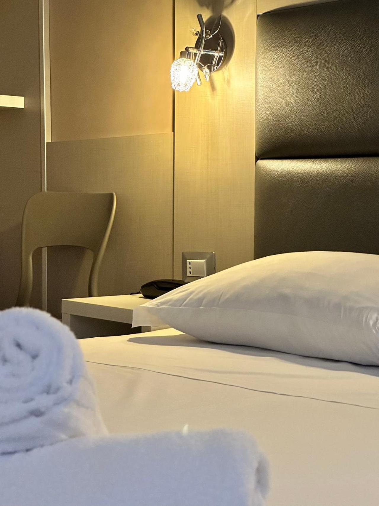 Hotel City 20 ミラノ エクステリア 写真
