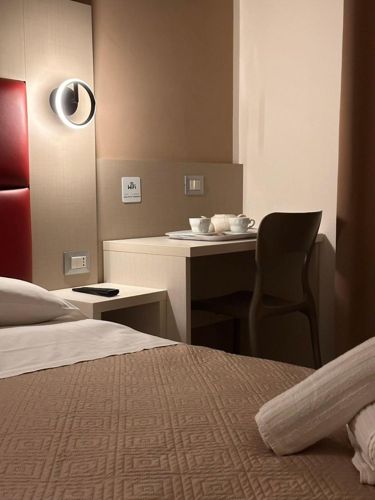 Hotel City 20 ミラノ エクステリア 写真